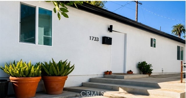 Building Photo - 1733 N Ave 53