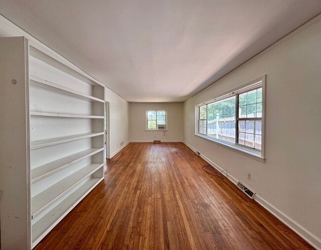 Photo - 114 Lookout Cir SW
