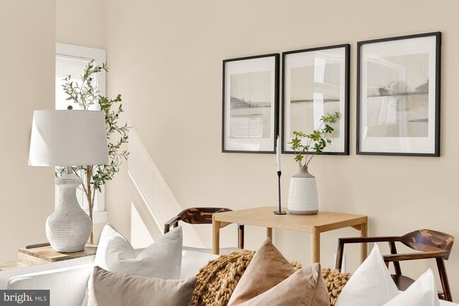 Building Photo - 927 Kennedy St NW Unit 401