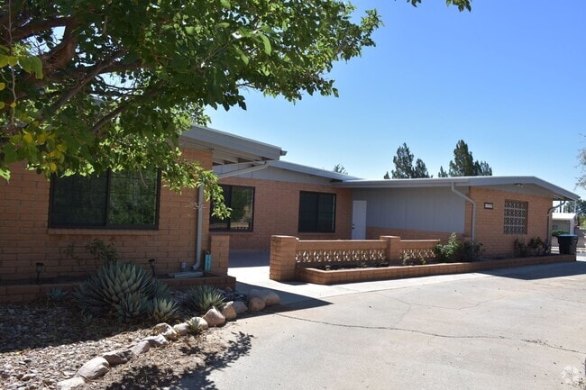 Building Photo - Great home in Mature Neighborhood