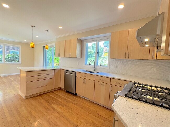 Photo - 298 Adams St