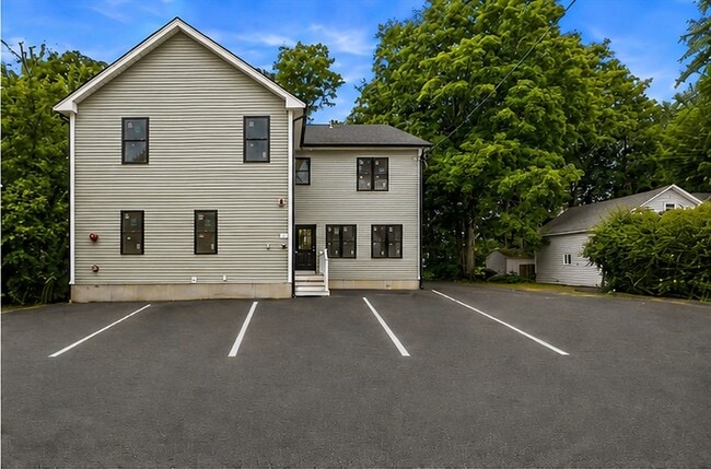4 Mayhew St