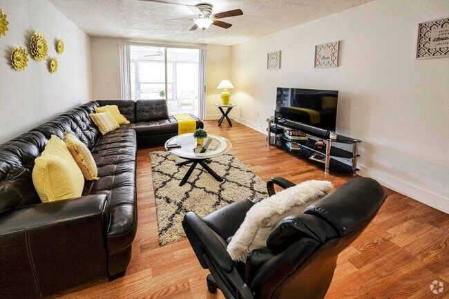 Building Photo - 7300 NW 17th St Unit 415 Rental