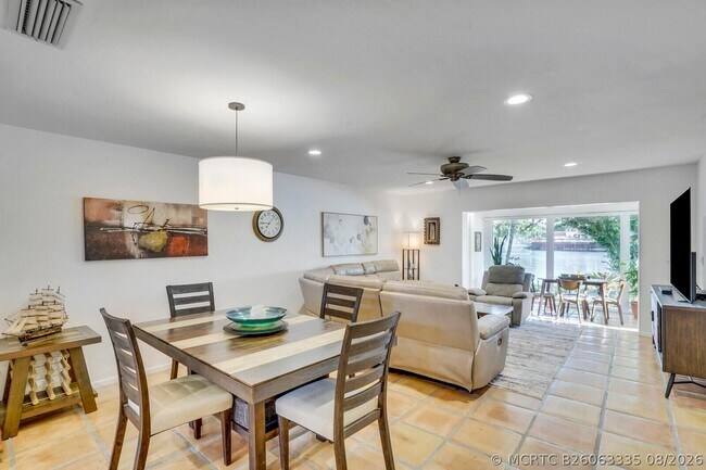 Photo - 772 Nantucket Cir Unit B