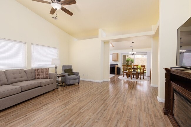 Photo - Beautiful 2-Bedroom Townhome in Sunset Green!