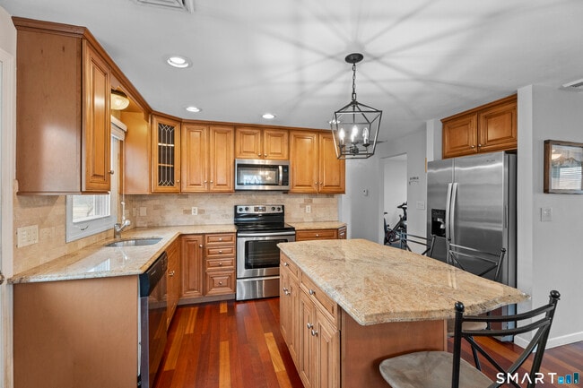 Photo - 166 Hall St