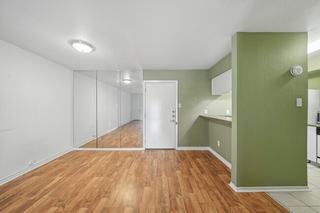 Photo - 3131 Cummins St Unit 80