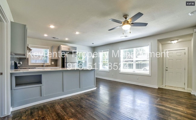 Photo - 3315 E 8th St Unit 3315