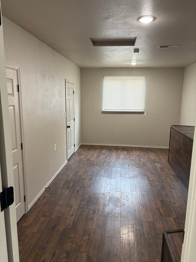 Photo - 1385 Graham Dr