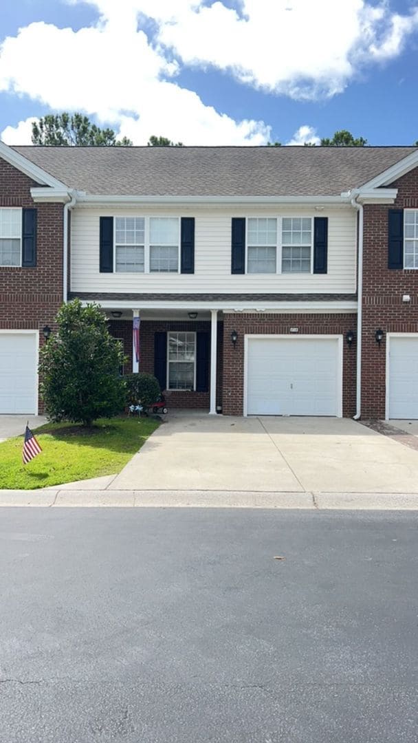 Building Photo - Inverness Townhome with Garage