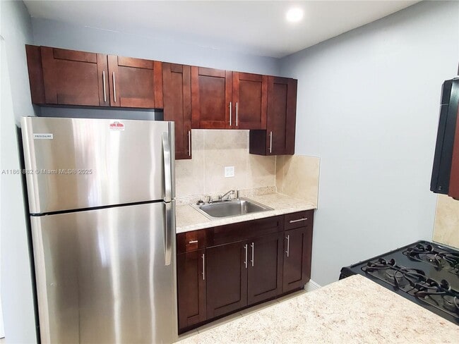 Building Photo - 1255 W 53rd St Unit 310 Rental