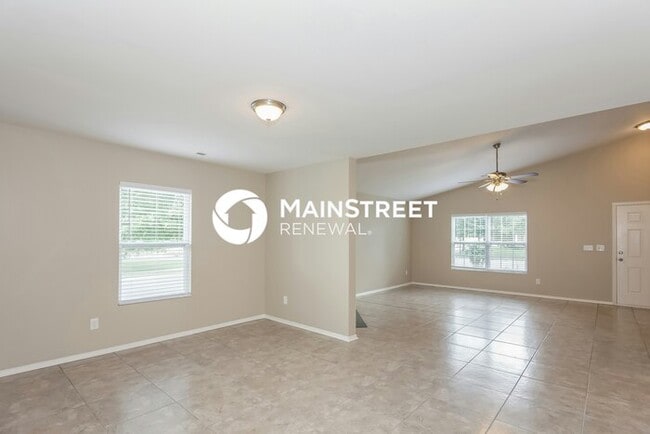 Photo - 3 Bedroom Pet-Friendly Home in Charlotte, NC with Main Street Renewal