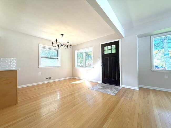 Photo - Gorgeous 3-bedroom single family home - Av...