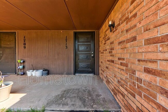 Photo - 1713 Hillcrest Dr