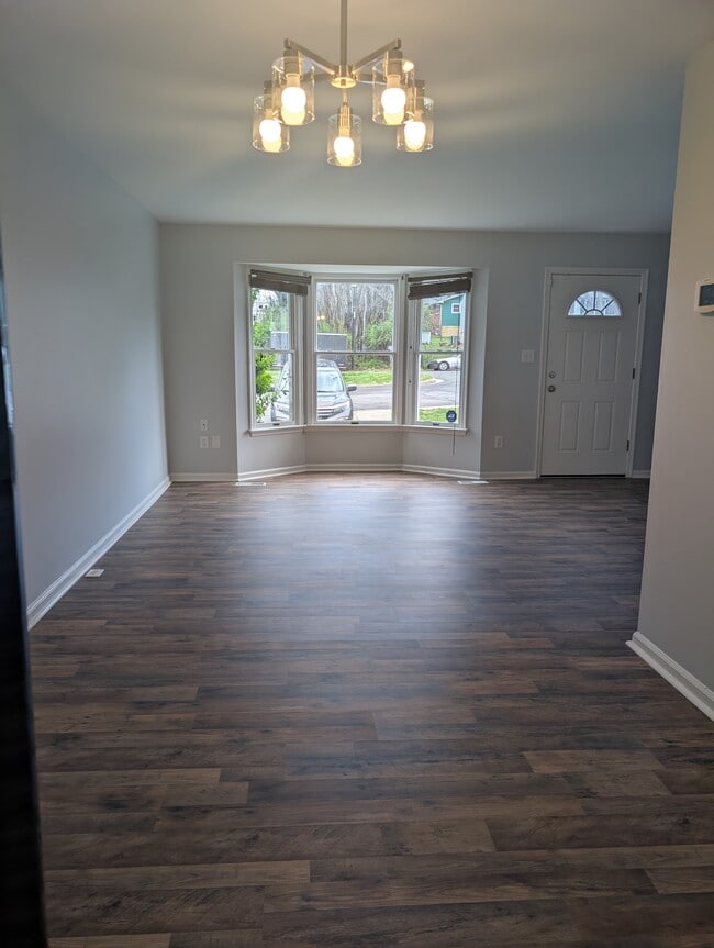 Building Photo - 1109 Holmespun Dr