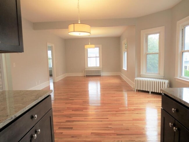 Photo - 678 Hanover St
