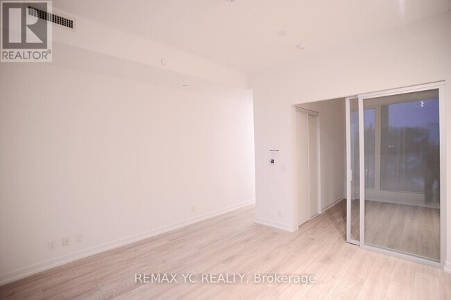 Photo - 2020 Bathurst St Unit 721