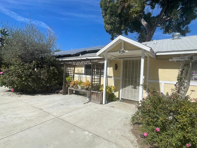 Building Photo - 13012 McKinley Ave Unit 3