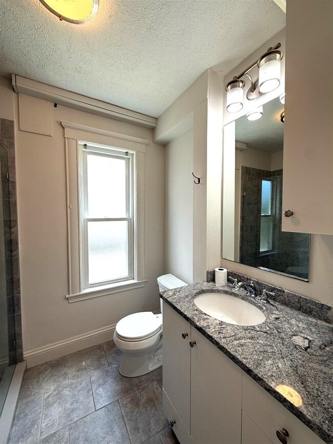 Photo - 441 Broadway Unidad 2