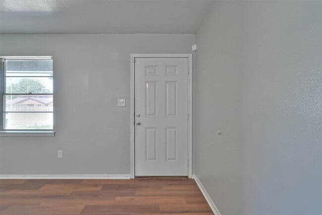 Photo - 3918 Tavenor Ln