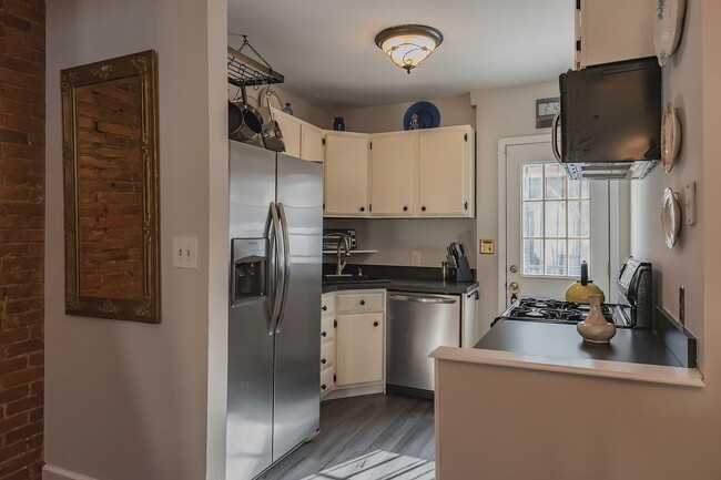 Photo - 2214 Pemberton St