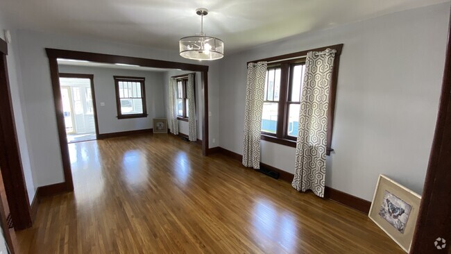 Building Photo - 917 Michigan Ave Rental