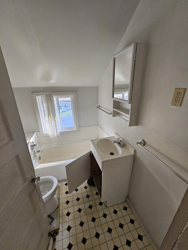628 Brandon St Unit 4