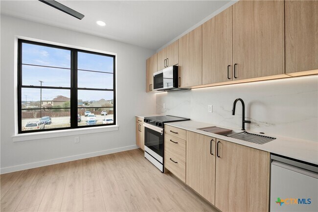 Building Photo - 634 Central Pkwy Unit 1212