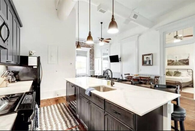 Photo - 2010 The Strand Unit 203