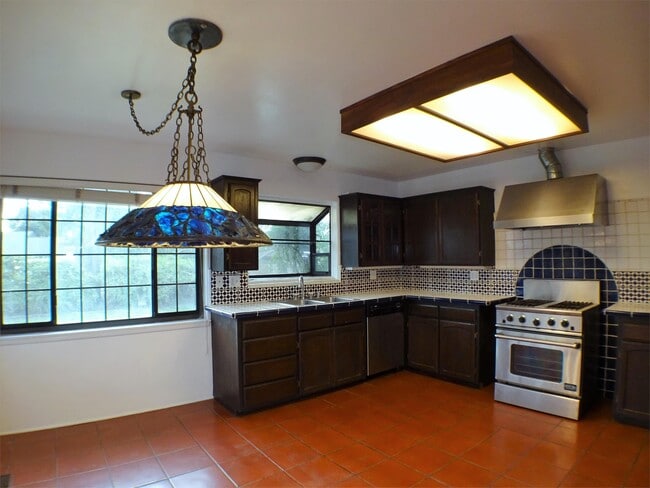 Photo - 1716 Meadow Rd