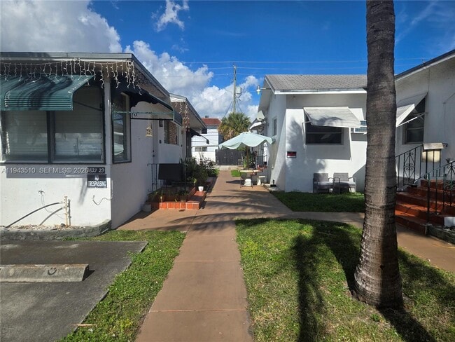 Building Photo - 1825 Lincoln St Unit 1-7