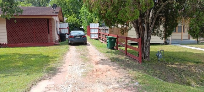 Photo - 8113 Hezekiah Ln