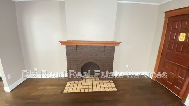 Photo - 337-339 Knecht Dr