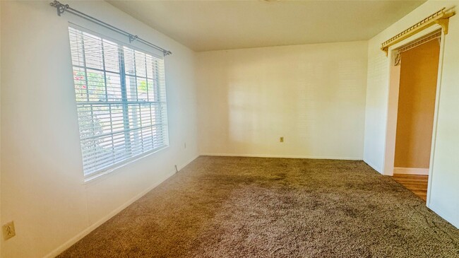 Photo - 1607 Hartt Dr