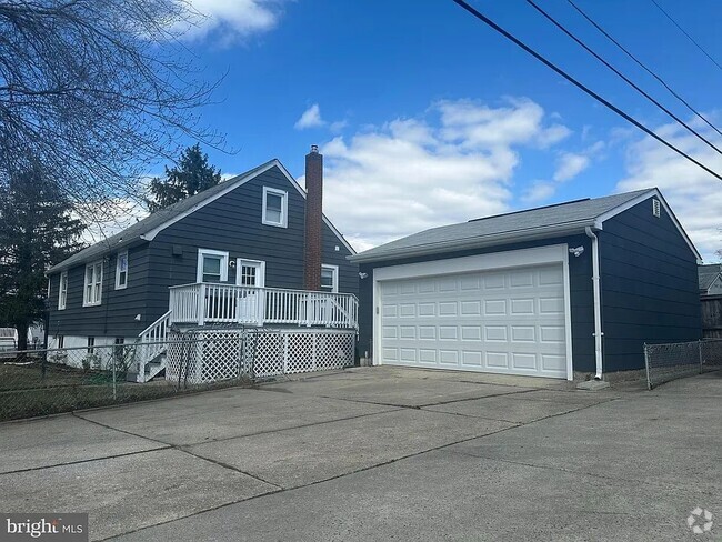 Building Photo - 8311 Wilson Ave Rental