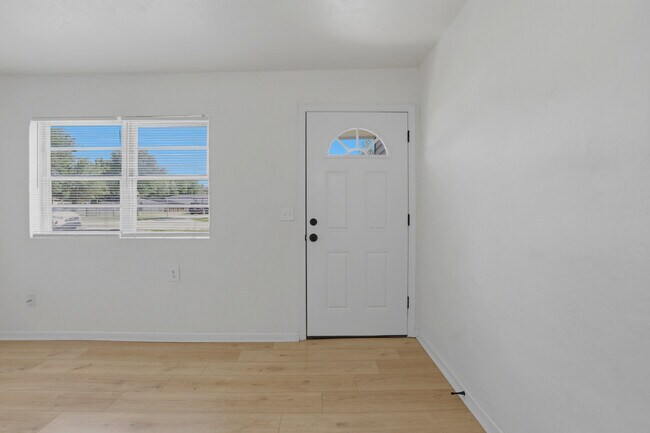 Photo - 321 SE 67th St