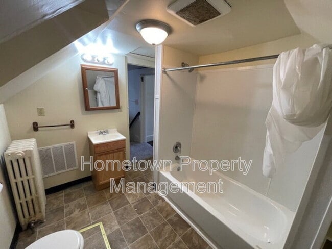 Building Photo - 1851 North St Unit Apt 2