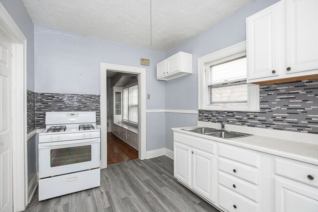 Building Photo - 2827 Avondale Ave Unit 2