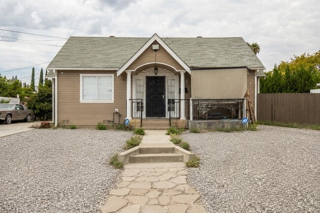 Building Photo - 10733 Louise Ave