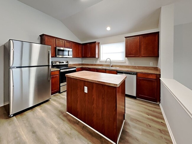 Photo - Charming 3-Bed, 2-Bath Home in Dallas with Garage Parking