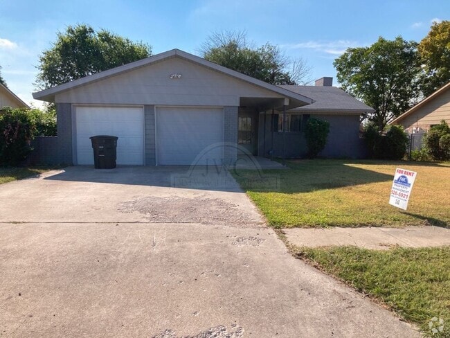 Building Photo - 2408 Carnation Dr Rental