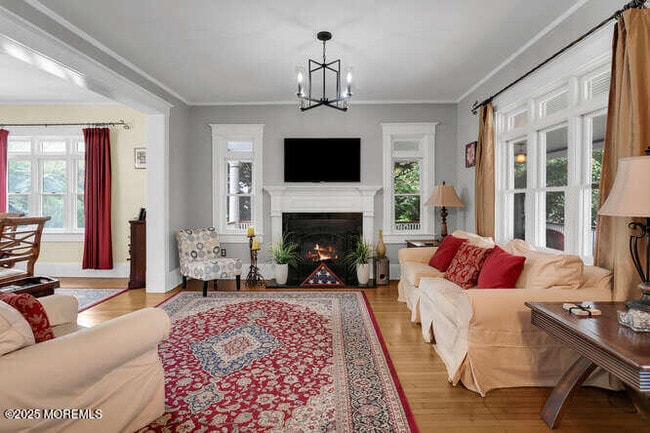 Photo - 137 E Bergen Pl