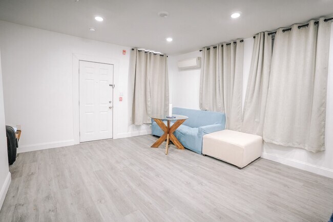 Sala de estar con acceso al patio trasero