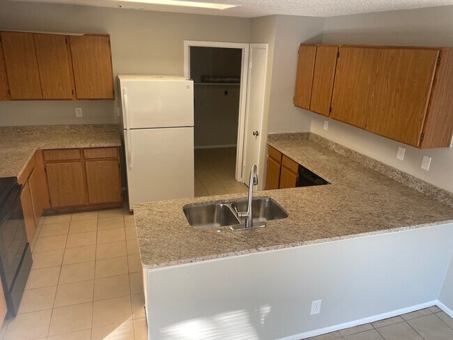 Photo - 802 Meadow Dale