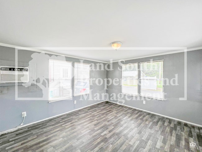 Photo - 425 Longfellow Blvd