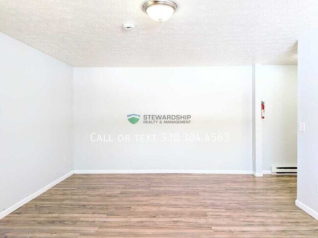 Photo - 1111 N Elm St Unidad E