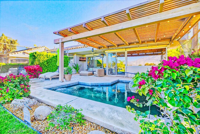 10 Colonial Dr