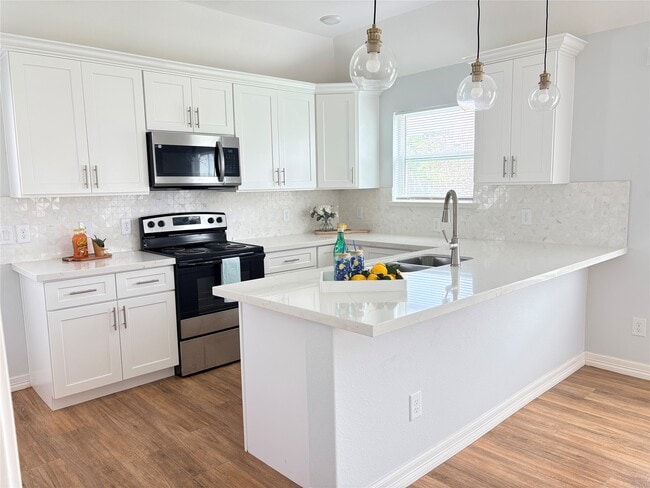 Building Photo - 16210 Longwood Spr