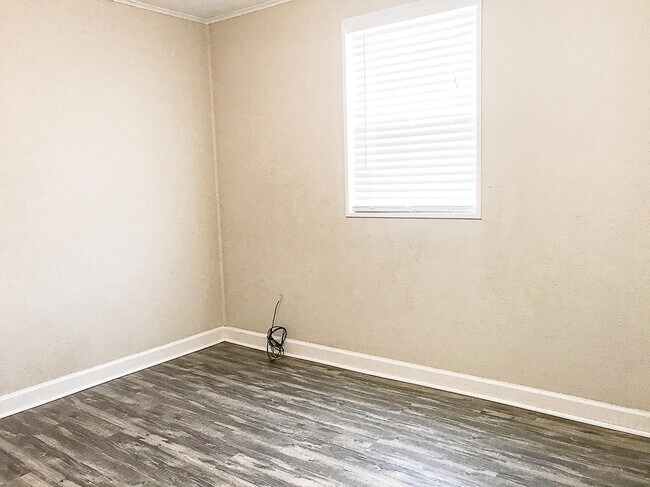 Photo - 150 S John Sims Pkwy Unit A