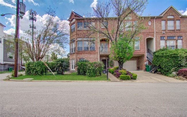 Photo - 501 Leverkuhn St